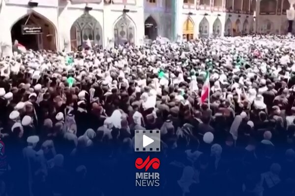 فیلم کامل اقامه نماز بر پیکر رهبر شهید توسط آیتالله سیدمحمدتقی حکیم فیلم کامل اقامه نماز بر پیکر رهبر شهید توسط آیتالله سیدمحمدتقی حکیم