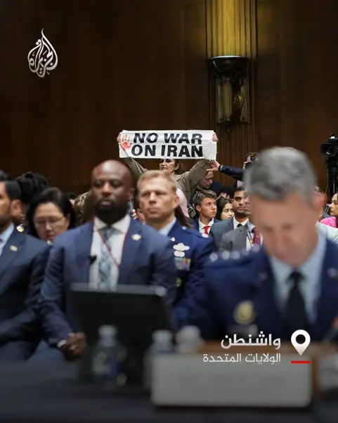 معترضان سخنان هگست را قطع کردند؛ «جنگ علیه ایران را متوقف کنید»+تصاویر